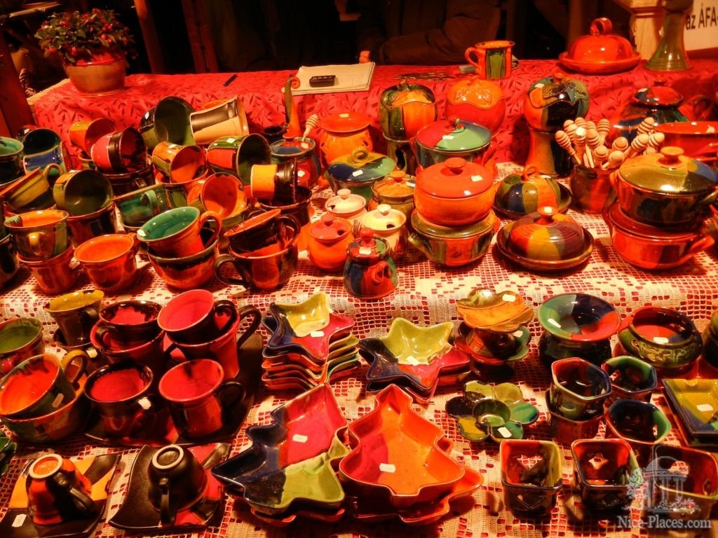 Рождественская ярмарка на площади Вёрёшмарть (Vörösmarty tér) в Будапеште - Рождественская ярмарка в Будапеште