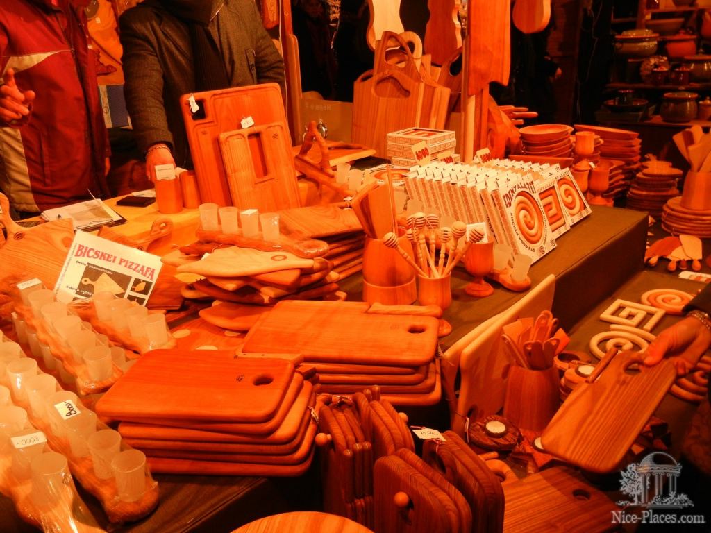 Рождественская ярмарка на площади Вёрёшмарть (Vörösmarty tér) в Будапеште - Рождественская ярмарка в Будапеште