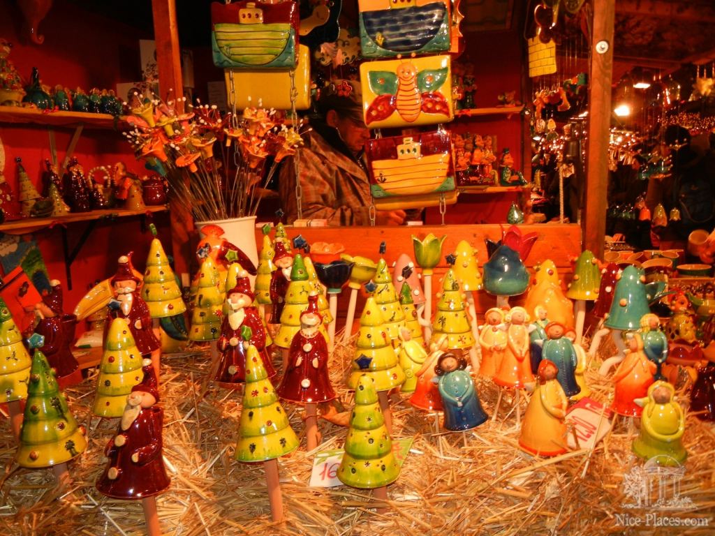 Рождественская ярмарка на площади Вёрёшмарть (Vörösmarty tér) в Будапеште - Рождественская ярмарка в Будапеште