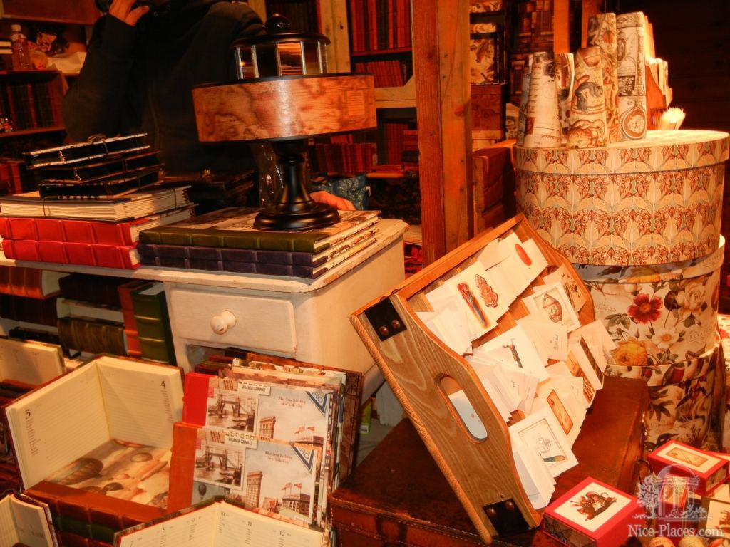 Рождественская ярмарка на площади Вёрёшмарть (Vörösmarty tér) в Будапеште - Рождественская ярмарка в Будапеште