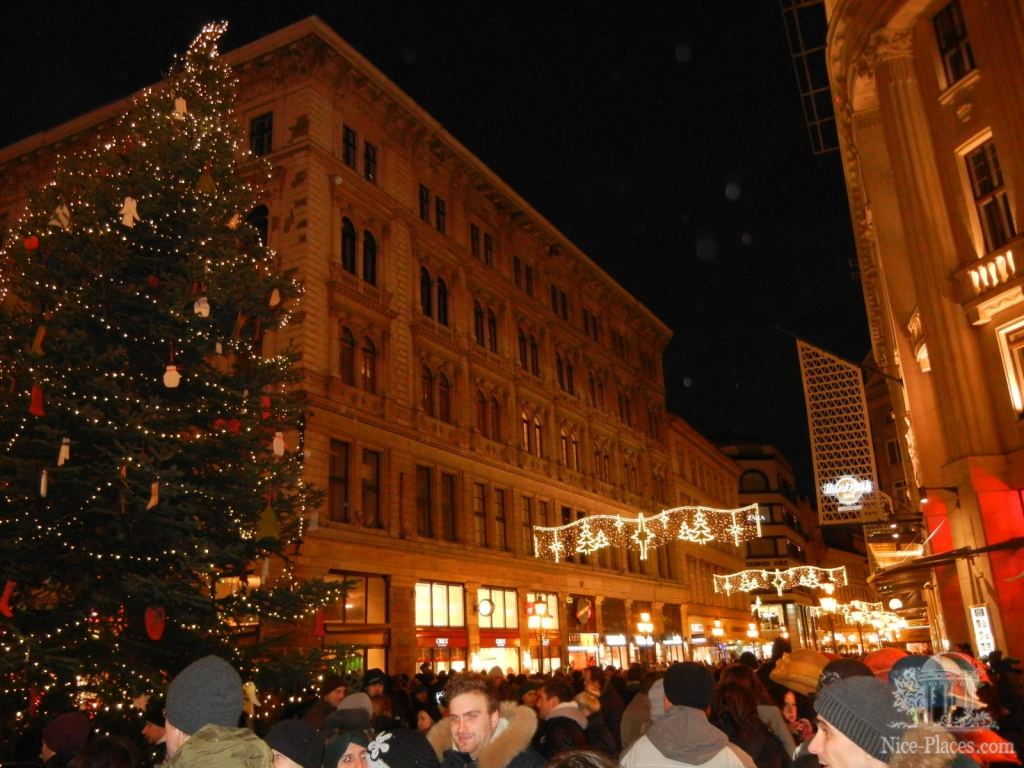 Рождественская ярмарка на площади Вёрёшмарть (Vörösmarty tér) в Будапеште - Рождественская ярмарка в Будапеште