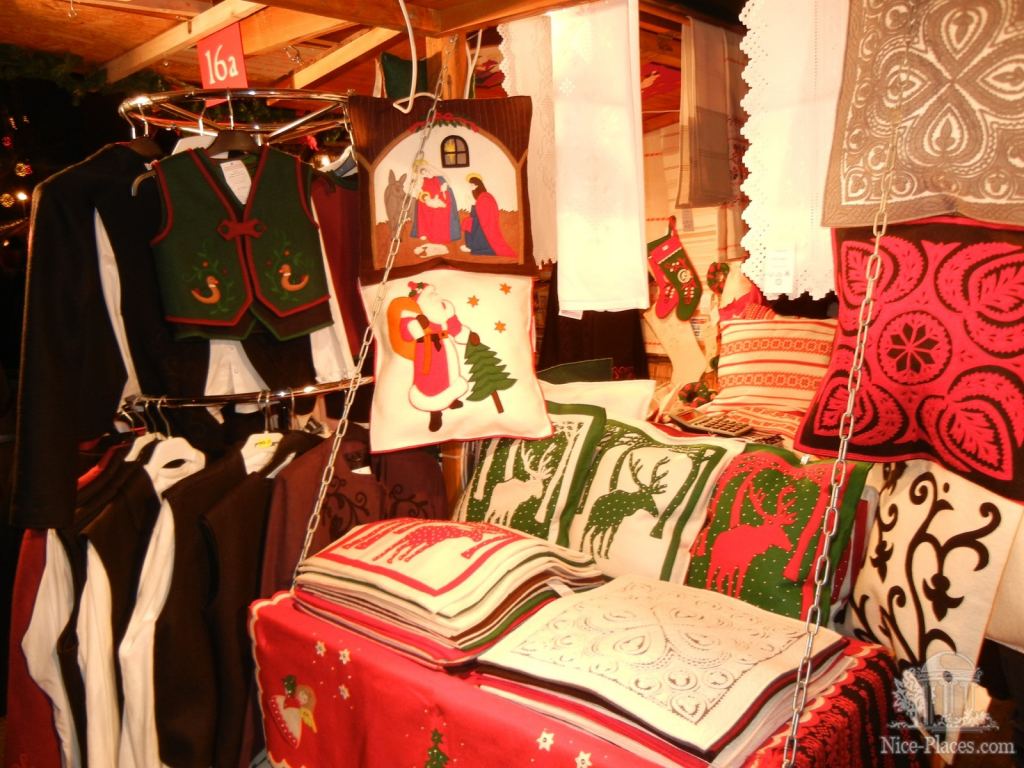 Рождественская ярмарка на площади Вёрёшмарть (Vörösmarty tér) в Будапеште - Рождественская ярмарка в Будапеште