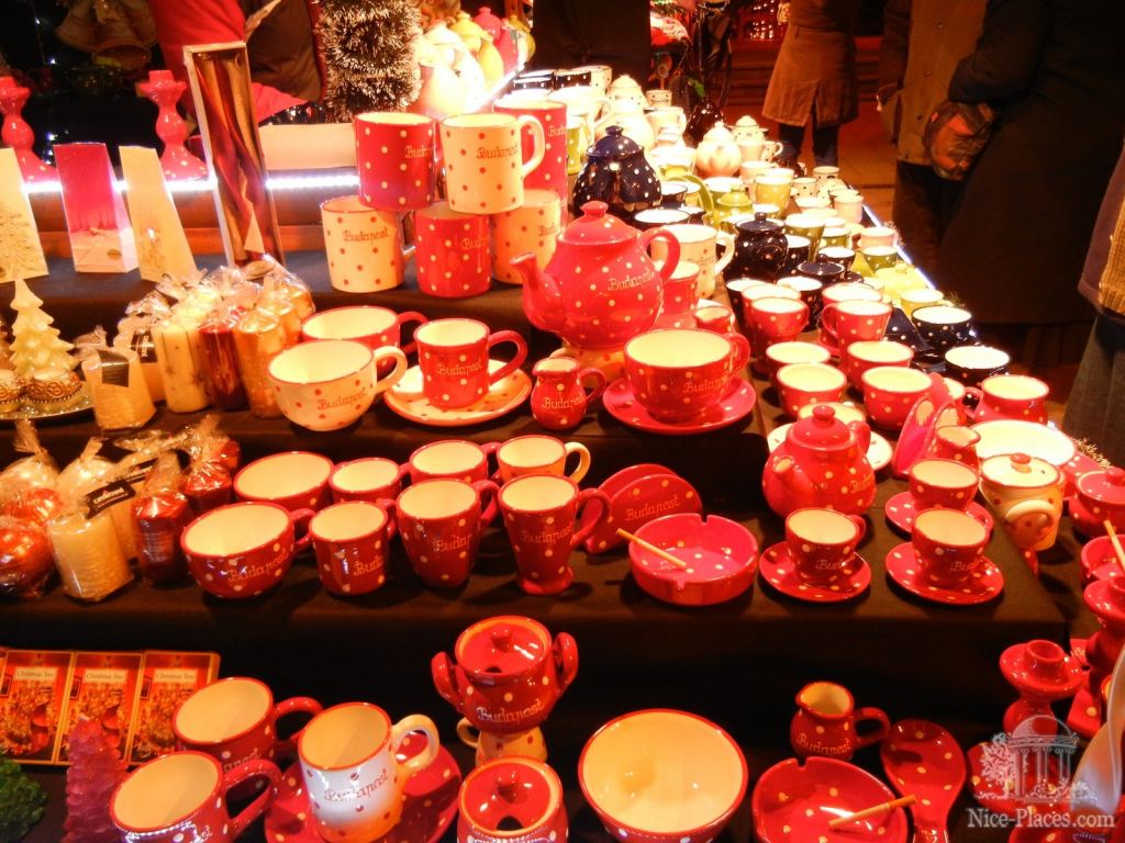 Рождественская ярмарка на площади Вёрёшмарть (Vörösmarty tér) в Будапеште - Рождественская ярмарка в Будапеште