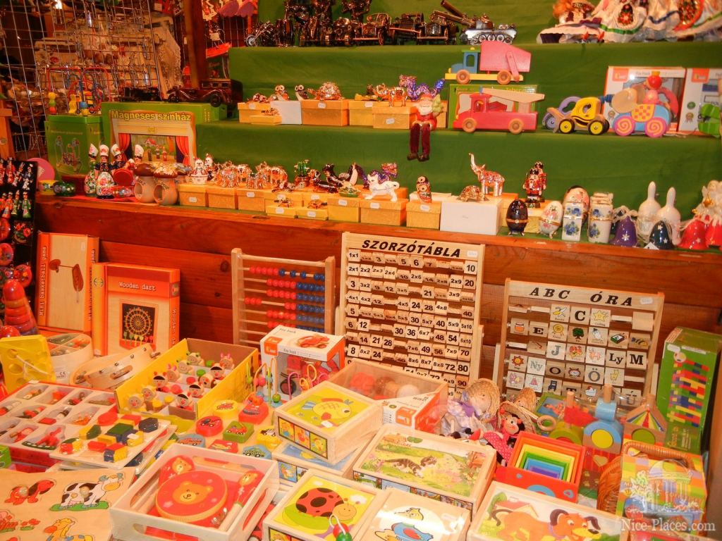 Рождественская ярмарка на площади Вёрёшмарть (Vörösmarty tér) в Будапеште - Рождественская ярмарка в Будапеште