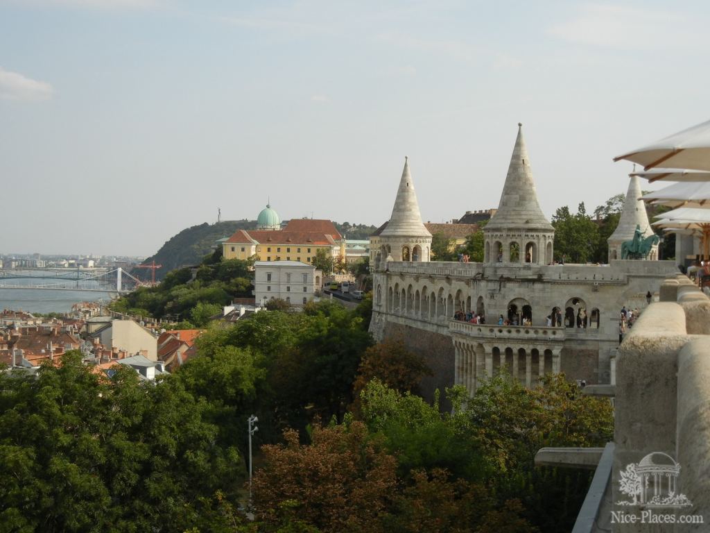 Купола Рыбацкого бастиона - Будапешт - район Буда (старый город)