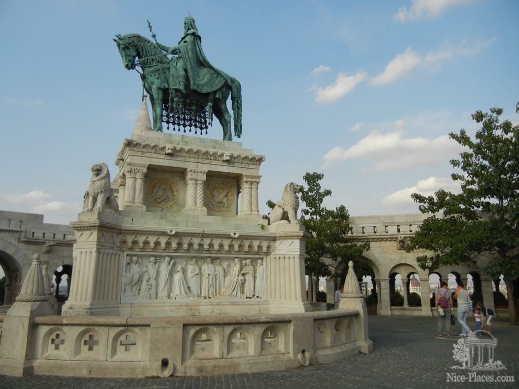 Первый король Венгрии - святой Иштван Первый - Будапешт - район Буда (старый город)