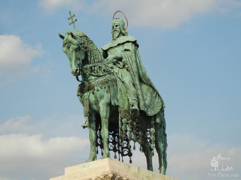 Конная статуя короля Иштвана Первого - Будапешт - район Буда (старый город)