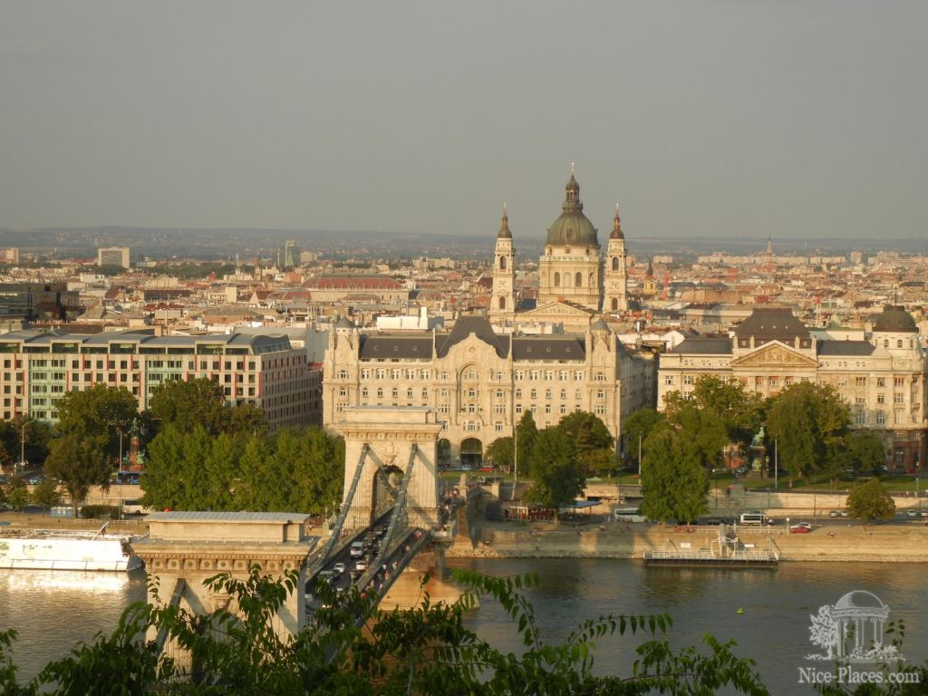 Цепной мост и базилика Святого Иштвана - Будапешт - район Буда (старый город)