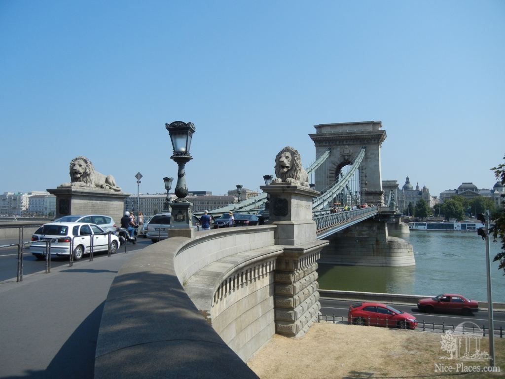 Цепной мост Сечени - самый старый в Будапеште - Будапешт - район Буда (старый город)