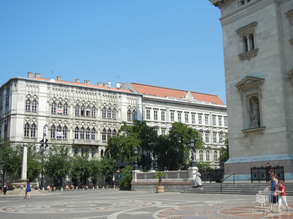 Площадь перед Базиликой - Будапешт - район Пешт