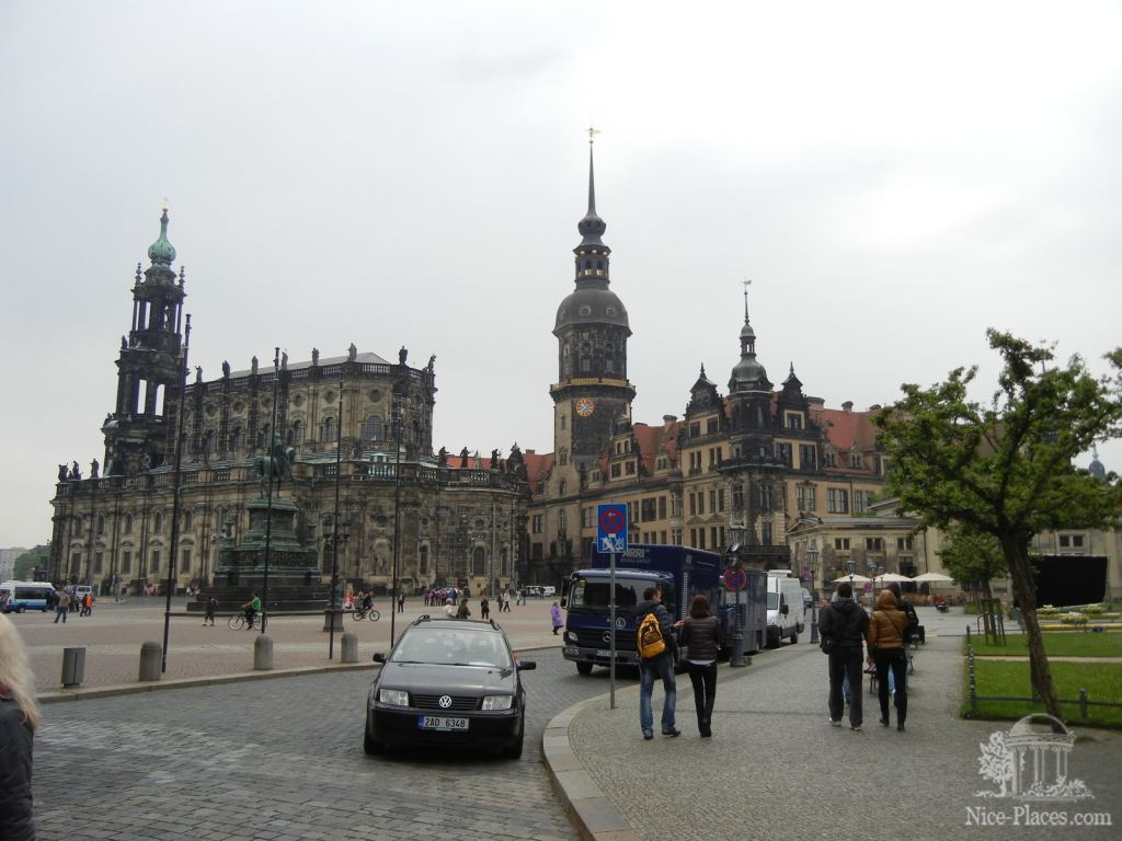 Вид на Цвингер и дворцовую церковь - Дрезден - древняя столица Саксонии