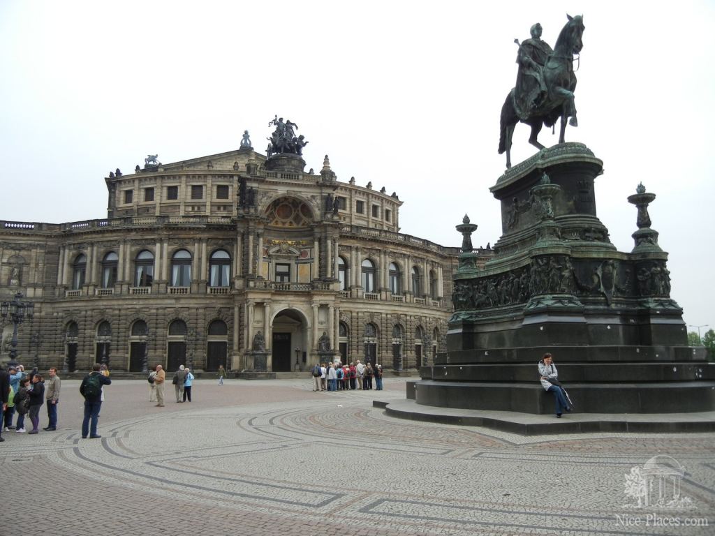 Земпер-опера и памятник королю Иоганну II - Дрезден - древняя столица Саксонии