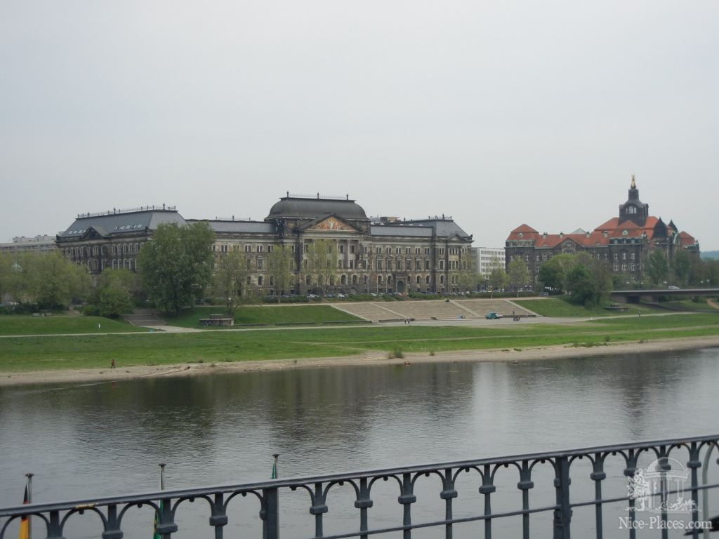 Вид с Брюльской террасы на Эльбу - Дрезден - древняя столица Саксонии