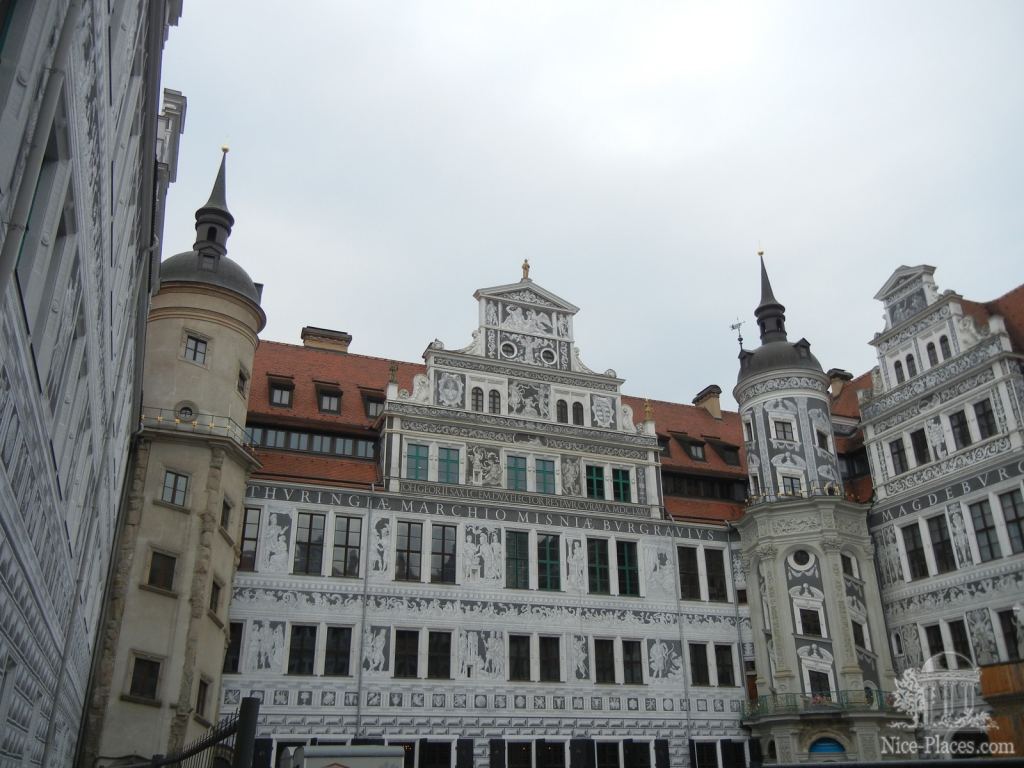 Внутренний двор резиденции династии Веттинеров - Дрезден - древняя столица Саксонии