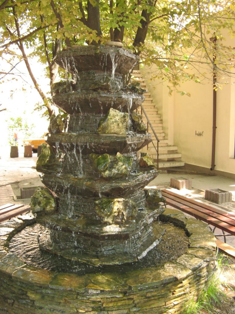 Еще один фонтан-каскад - Ильичевск и музей фарфора