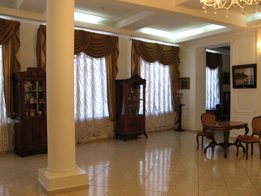 Зал музея - Ильичевск и музей фарфора