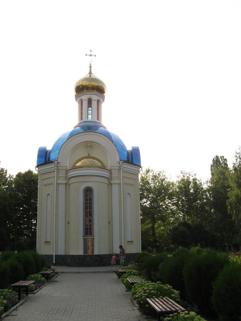 Главный вход в часовню - Ильичевск и музей фарфора