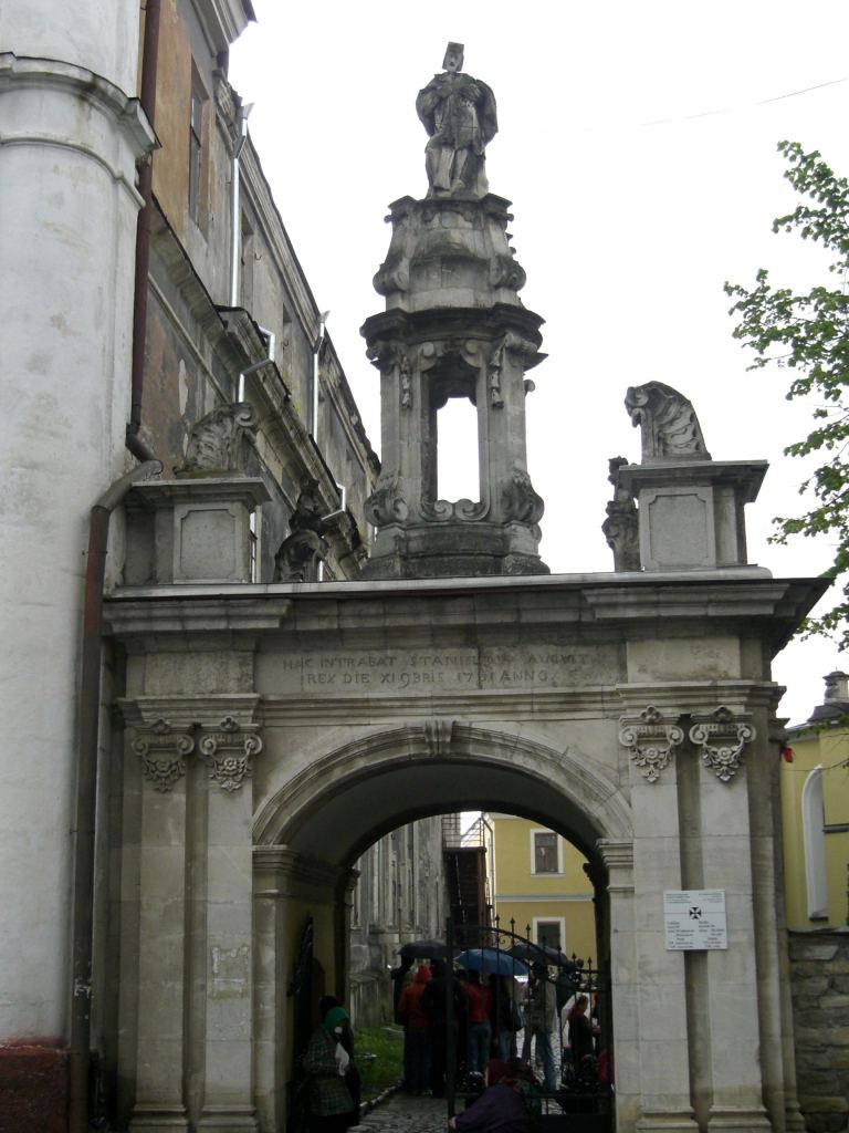 Костел святых апостолов Петра и Павла, главные ворота. - Каменец-Подольский (фотографии EVG'а)