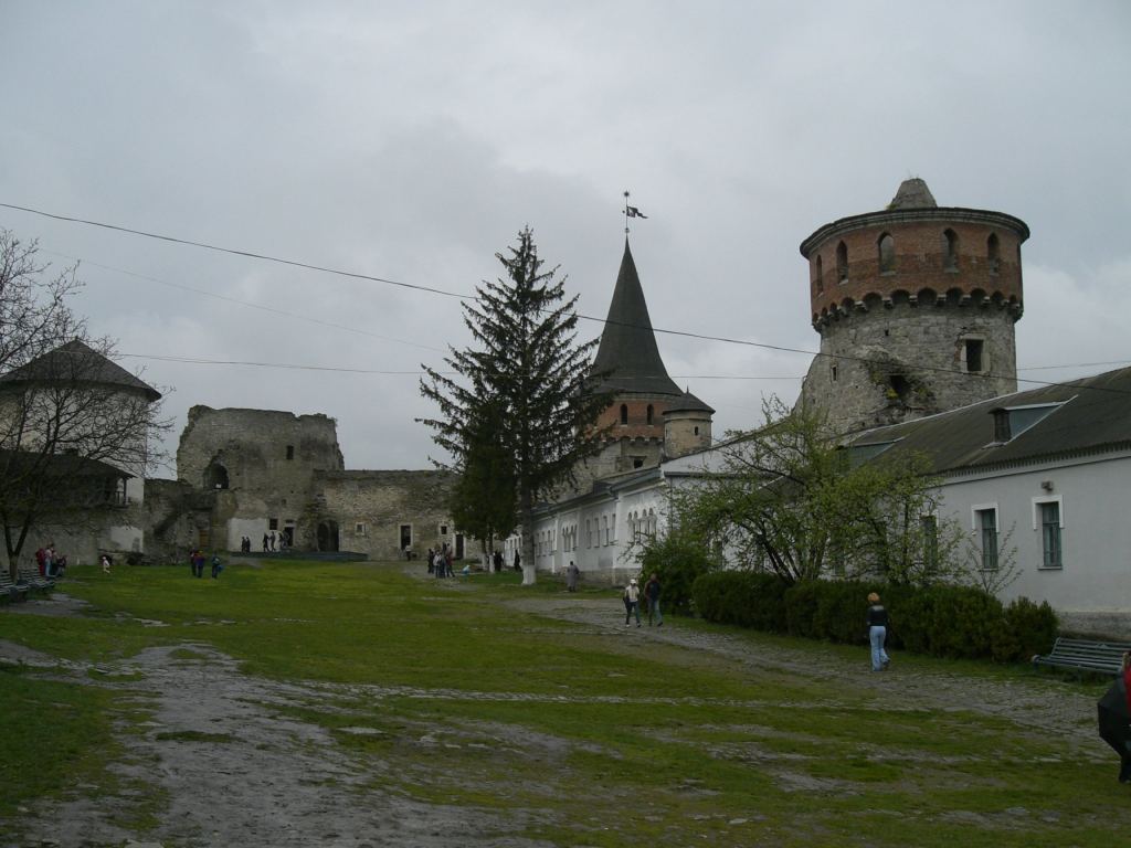 Внутренний двор Каменец-Подольской крепости - Каменец-Подольский (фотографии EVG'а)