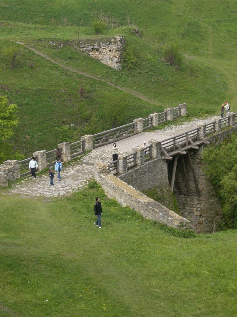 Мост к Хотинской крепости - Хотинская крепость (фотографии EVG'а)