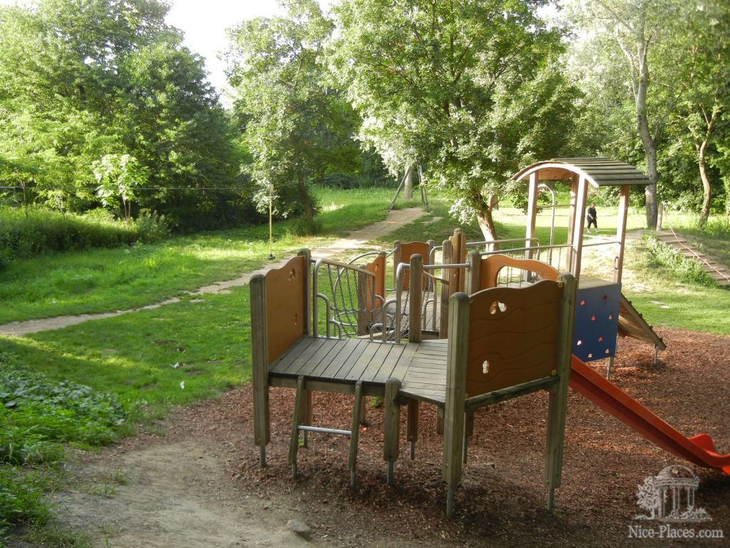 Детская площадка  - Киттзее, или как выглядит Австрийская деревня