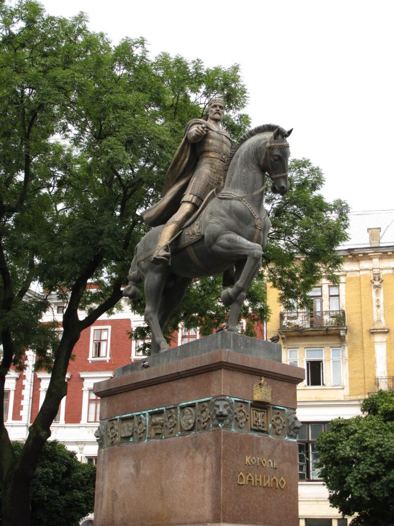 Памятник королю Даниле Галицкому - Улицами Львова