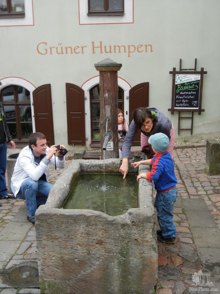 Колодец на площади Цигер. Люди увидели там жабу - Мейсен - саксонская Швейцария