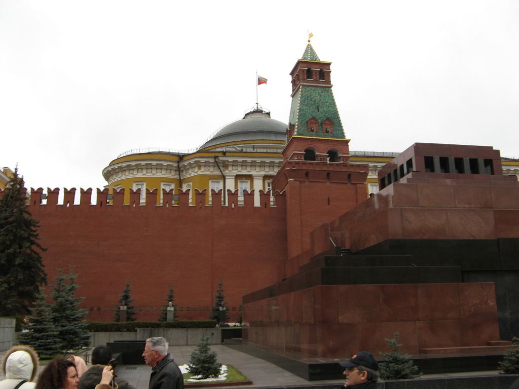 Вид на мавзолей Ленина и Сенатскую башню Кремля - Красная площадь