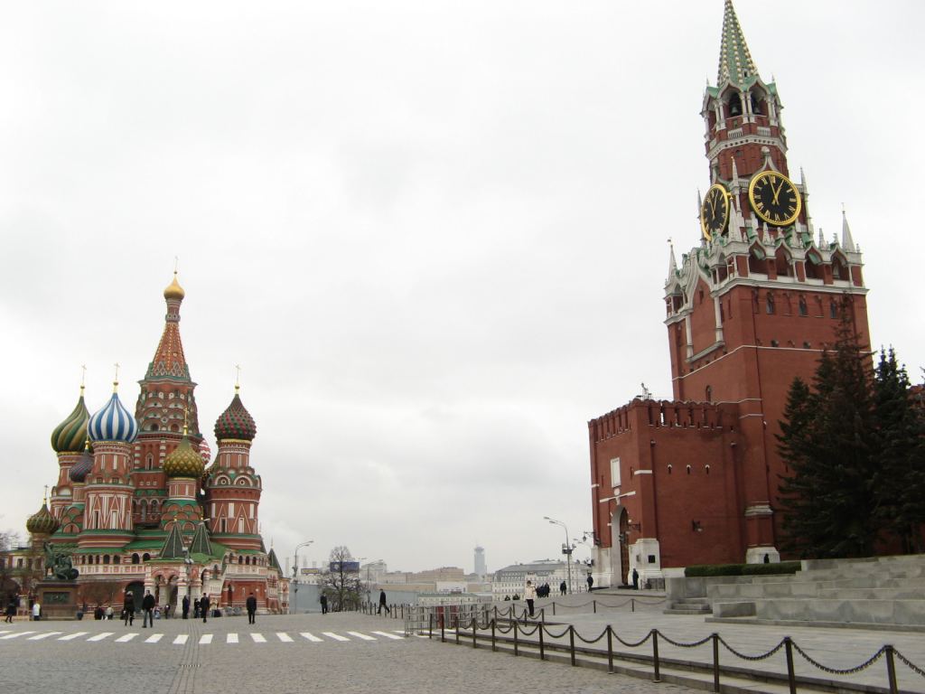 Собор Василия Блаженного и Спасская башня Кремля - Красная площадь