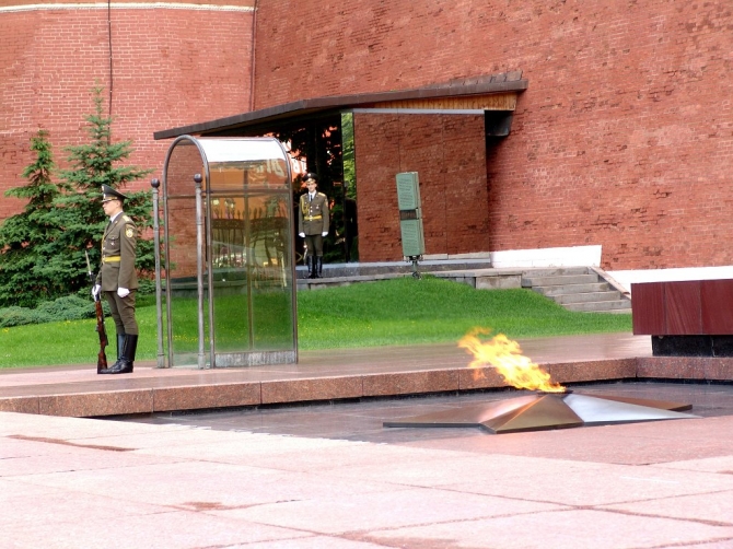 Вечный огонь и почетный караул - Московский Кремль