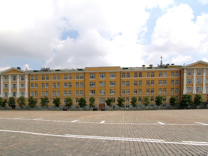 Ивановская площадь. Здание школы ВЦИК - Московский Кремль