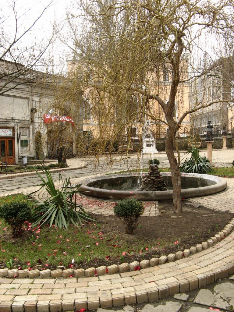 Фото 10 - Дворик литературного музея