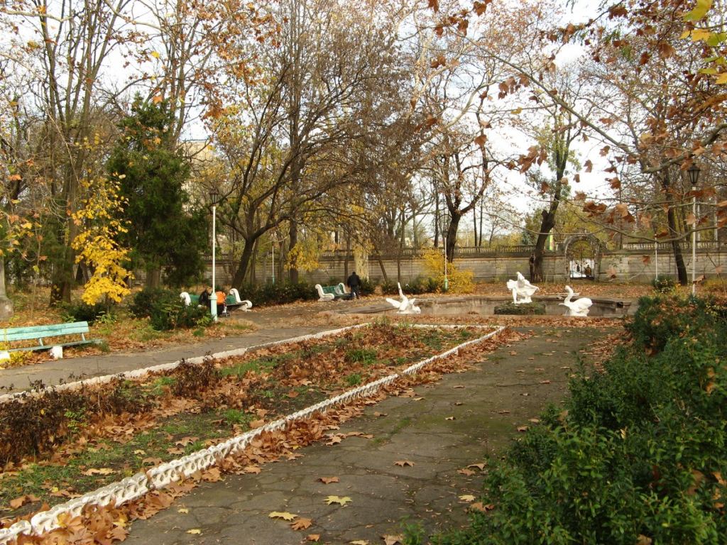 Когда то этот фонтан с лебедями действовал - Парки в санаториях Одессы