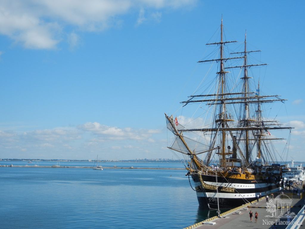 Фото 1 - Парусник Amerigo Vespucci в Одессе
