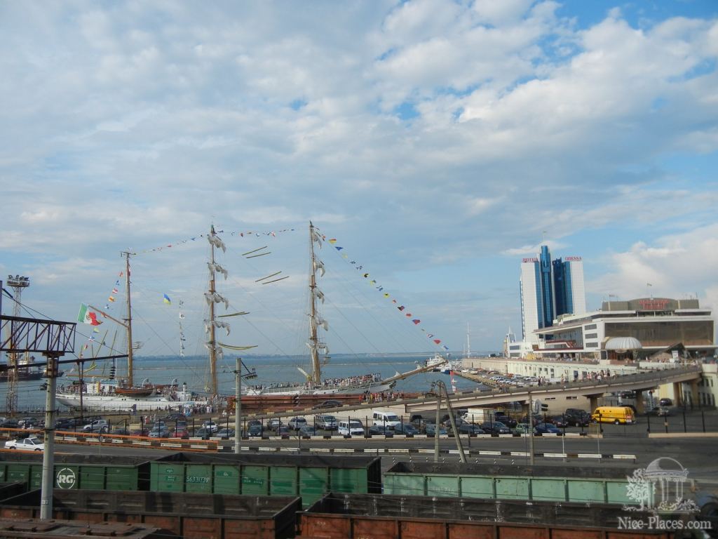 Фото 1 - Впервые в Одессе Мексиканский парусник "Cuauhtemoc"