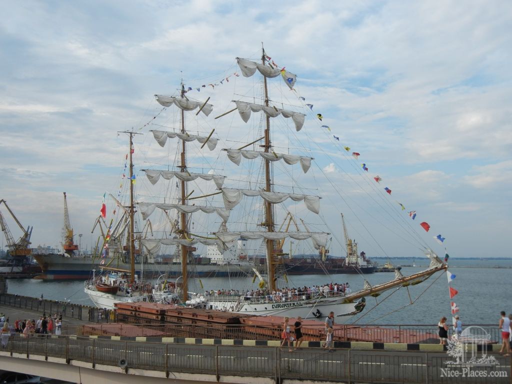 Фото 2 - Впервые в Одессе Мексиканский парусник "Cuauhtemoc"