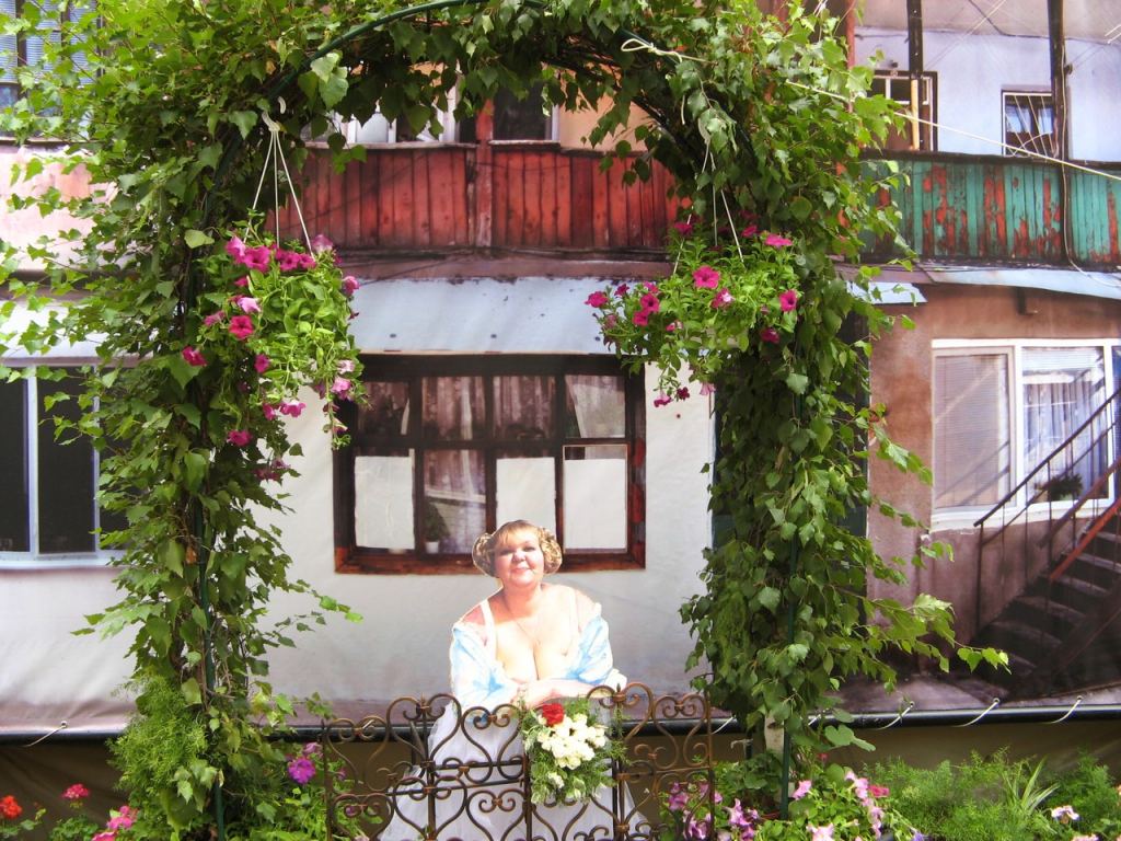 Колоритная жительница одесского дворика - Празднование 216-летия Одессы