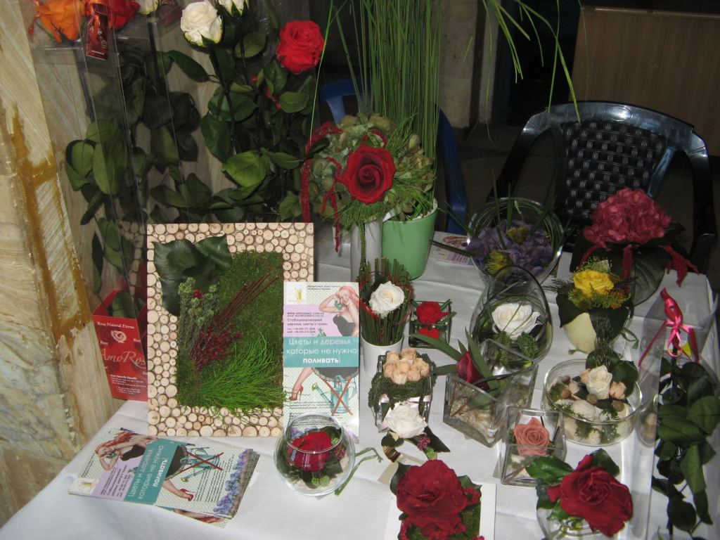 Цветы и икебаны законсервированные в глицерине. - Выставка-ярмарка "Золотые ручки 2010"