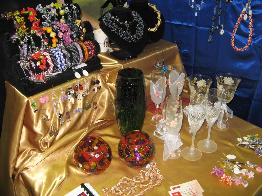 Украшенные праздничные бокалы - Выставка-ярмарка "Золотые ручки 2010"