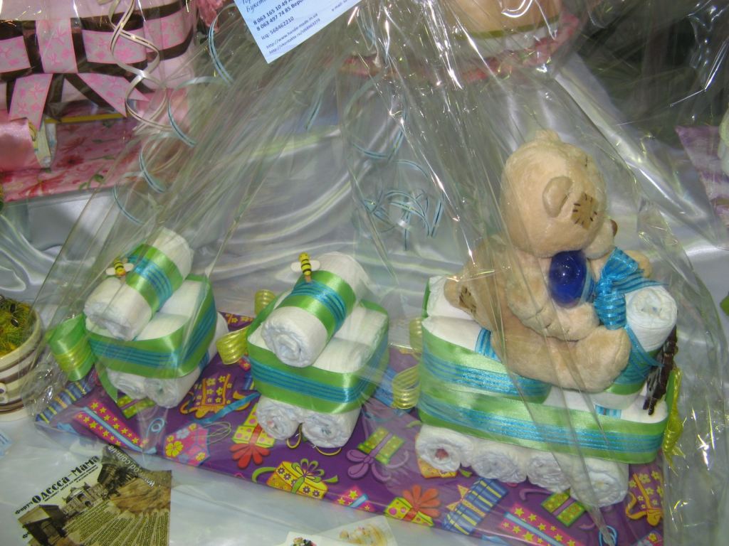 Из той же серии - паровозик из памперсов с мишкой - Выставка-ярмарка "Золотые ручки 2010"