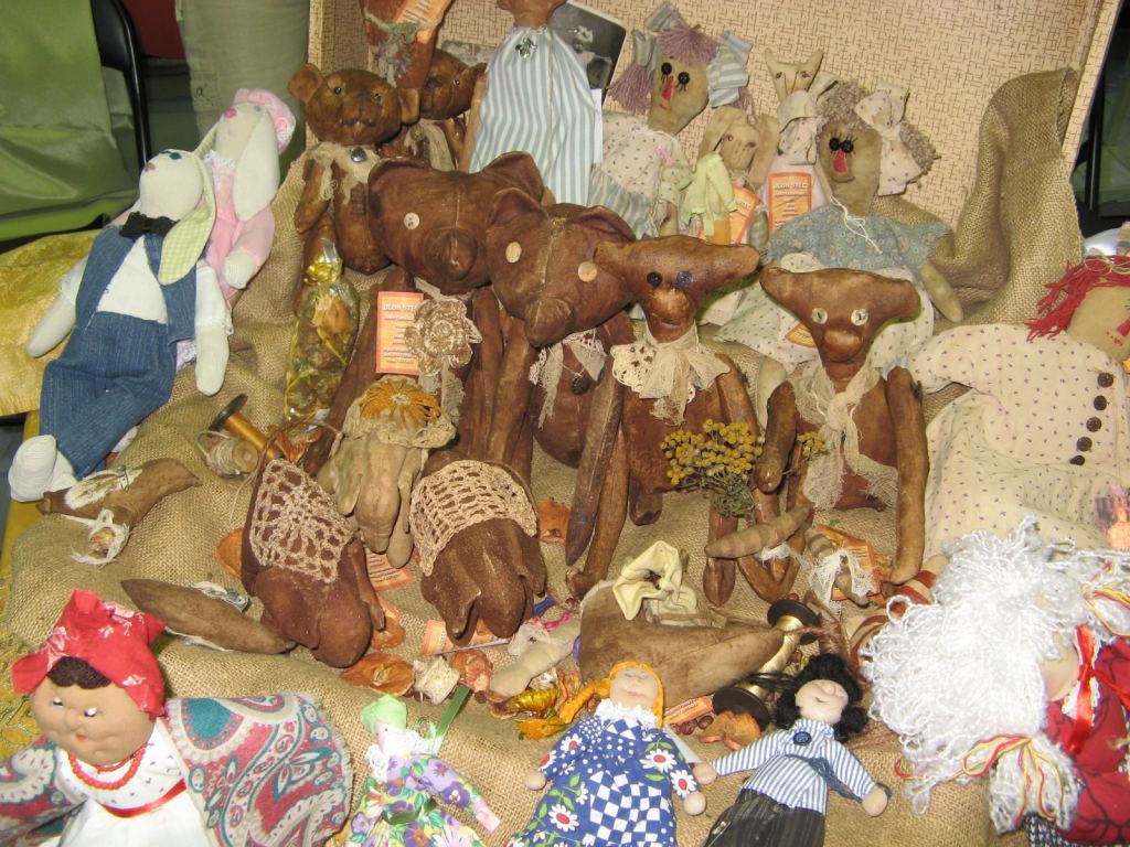 Аборигены из специально подготовленной кожи - Выставка-ярмарка "Золотые ручки 2010"