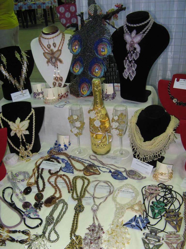 Украшения из бисера - Выставка-ярмарка "Золотые ручки 2010"