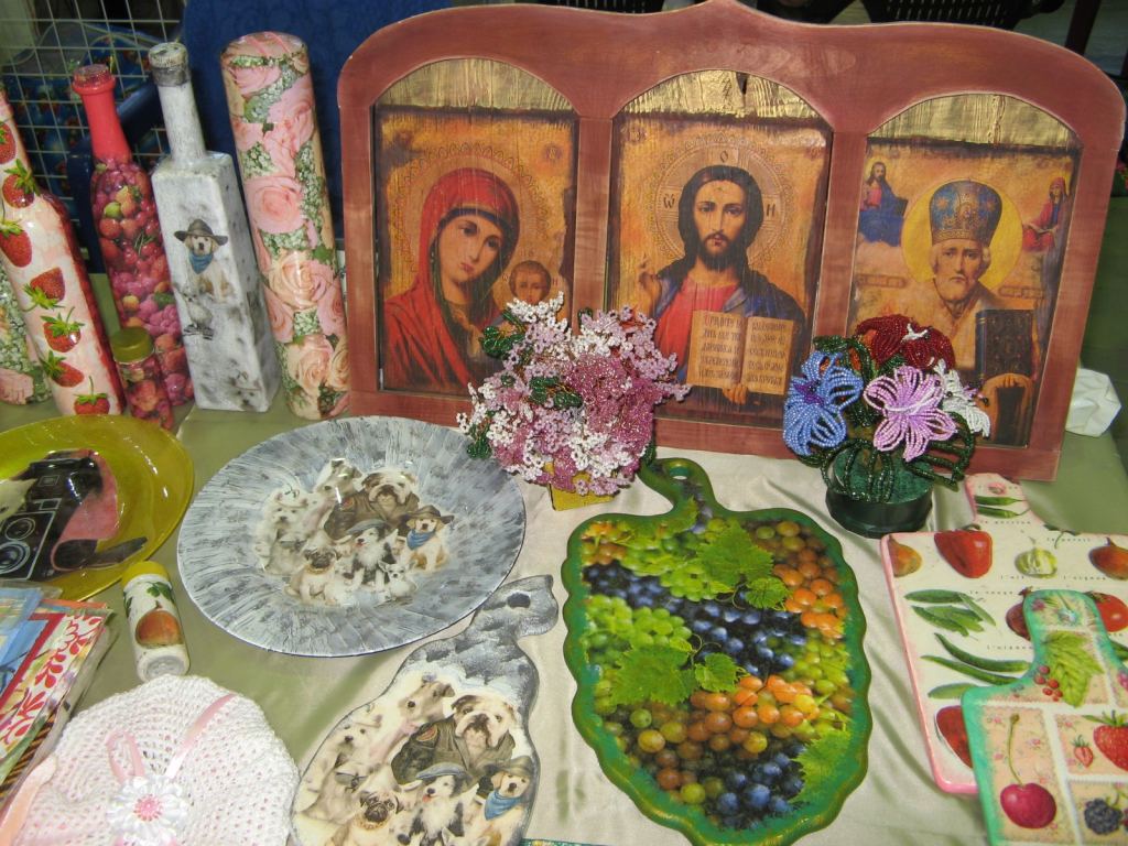 Ручная роспись по различным предметам утвари - Выставка-ярмарка "Золотые ручки 2010"