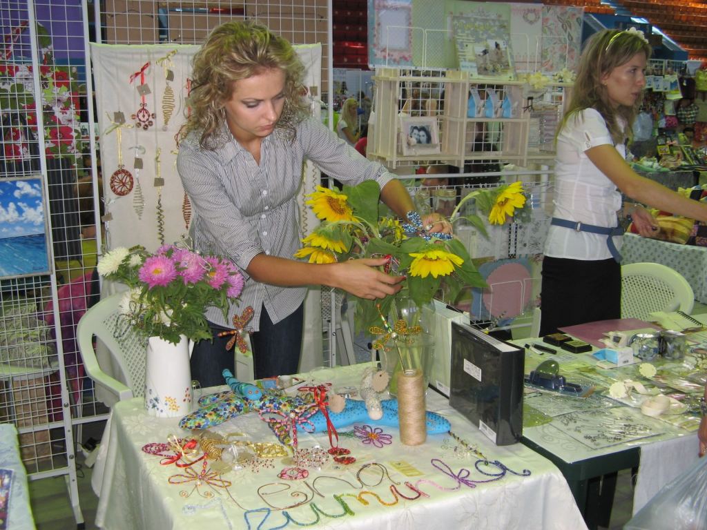 Вазочки, изделия из бисера и др. - Выставка-ярмарка "Золотые ручки 2010"