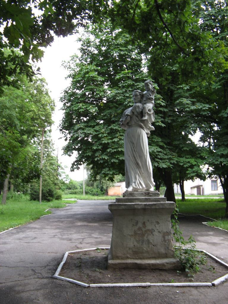 Переяслав-Хмельницкий, в городском парке - г.Переяслав-Хмельницкий
