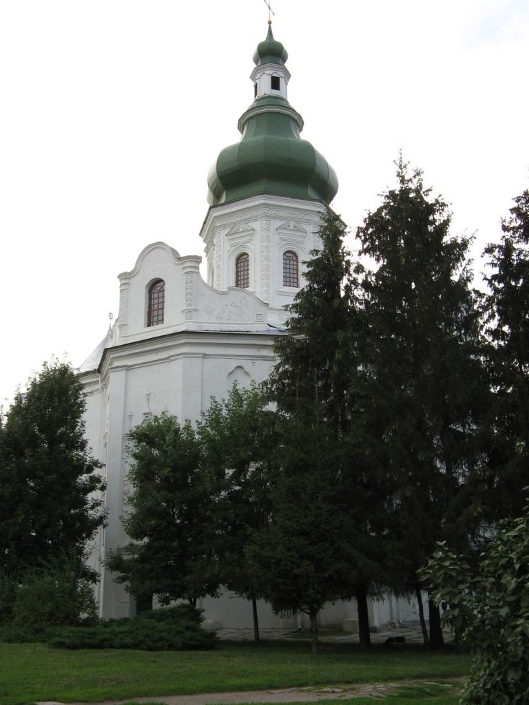 Переяслав-Хмельницкий, церковь и музей-диорама "Битва за Дніпро" - г.Переяслав-Хмельницкий