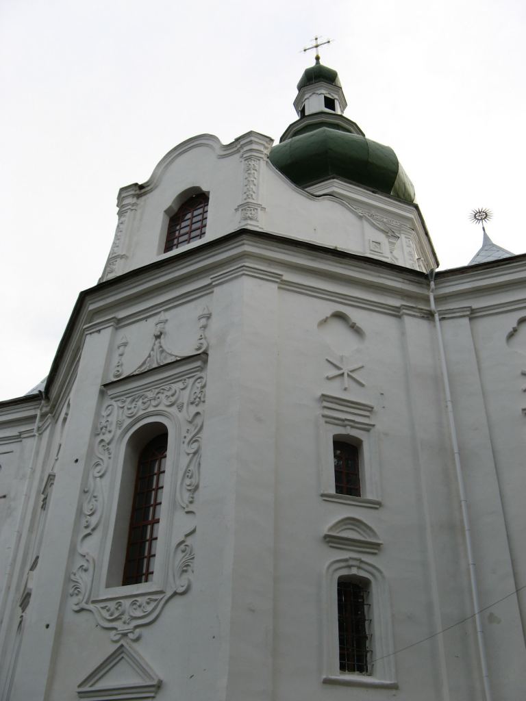 Переяслав-Хмельницкий, церковь и музей-диорама "Битва за Дніпро" - г.Переяслав-Хмельницкий