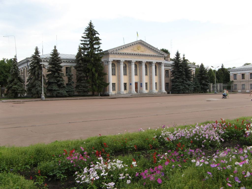 Переяслав-Хмельницкий, на центральной площади - г.Переяслав-Хмельницкий