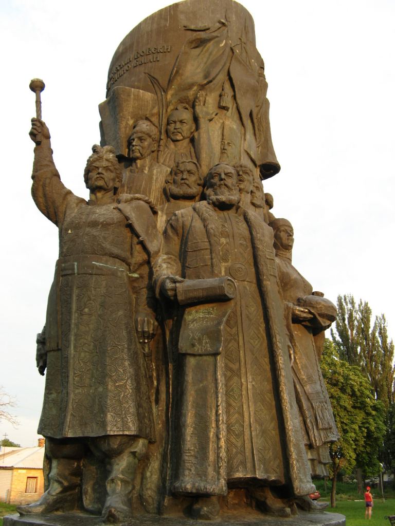 Переяслав-Хмельницкий. Памятник на площади Переяславской рады - г.Переяслав-Хмельницкий