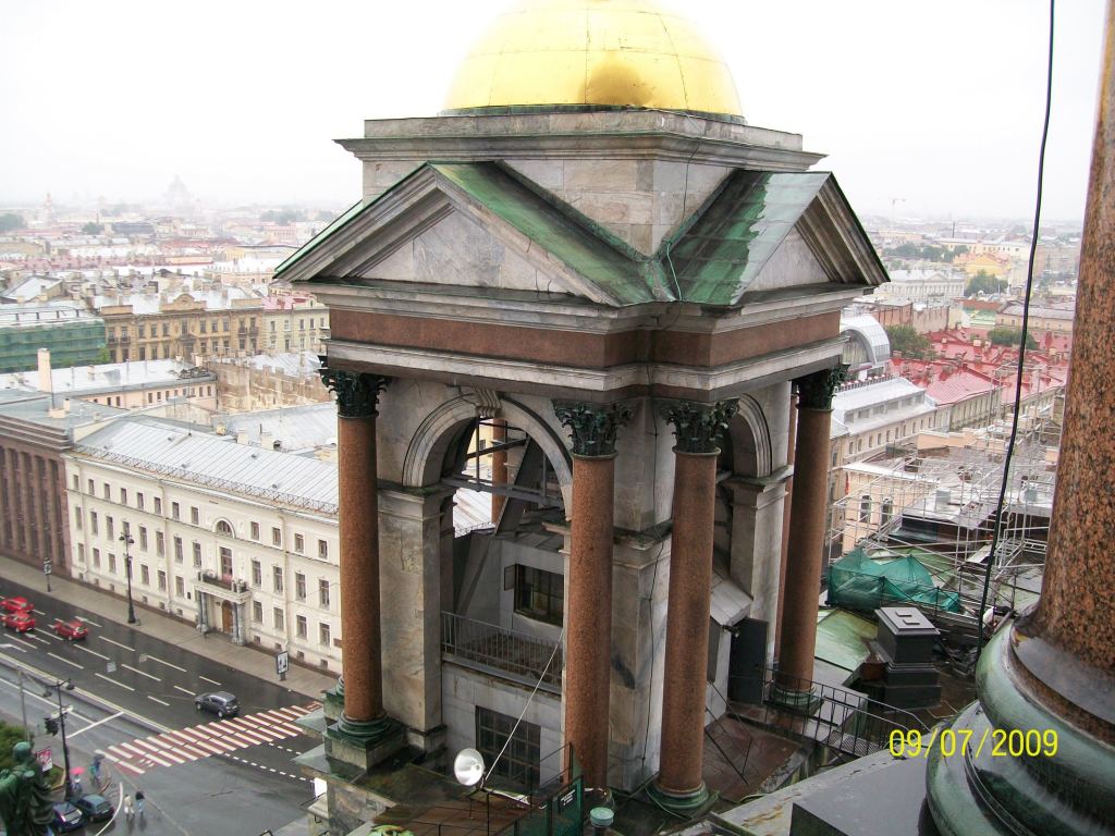 Одна из бешенок-колоколен Исаакиевского собора - Экскурсия в Петербург: улицы, каналы, архитектура